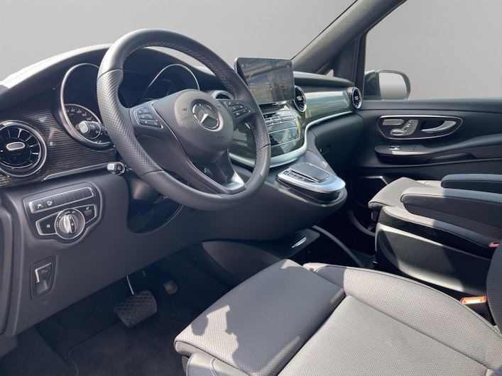 Vehicle image MERCEDES-BENZ EQV 300