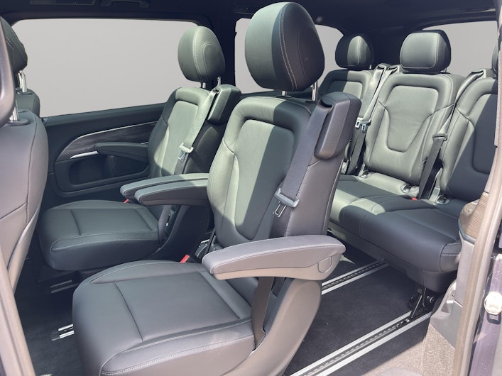 Vehicle image MERCEDES-BENZ EQV 300