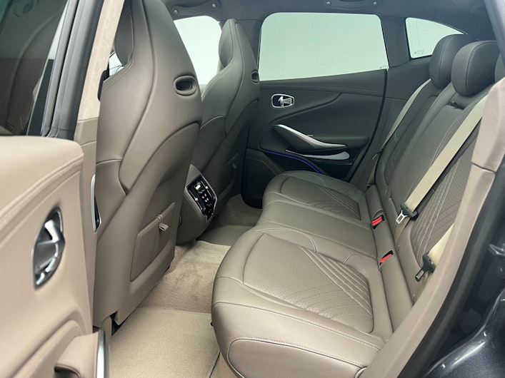 Vehicle image ASTON MARTIN DBX