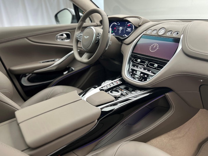 Vehicle image ASTON MARTIN DBX