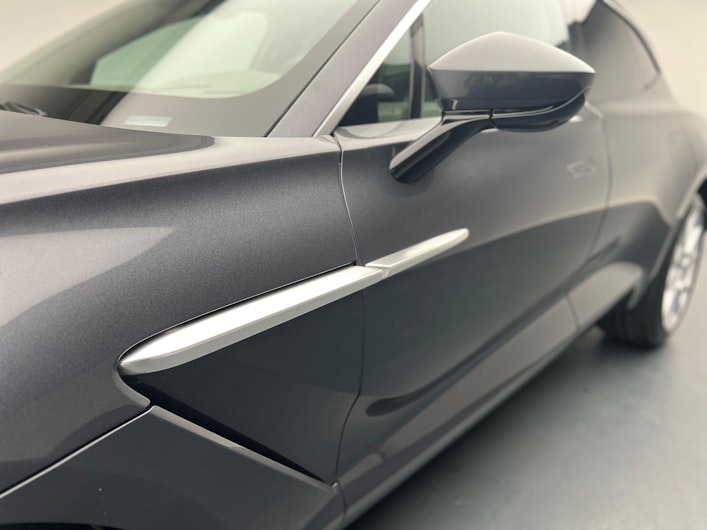 Vehicle image ASTON MARTIN DBX