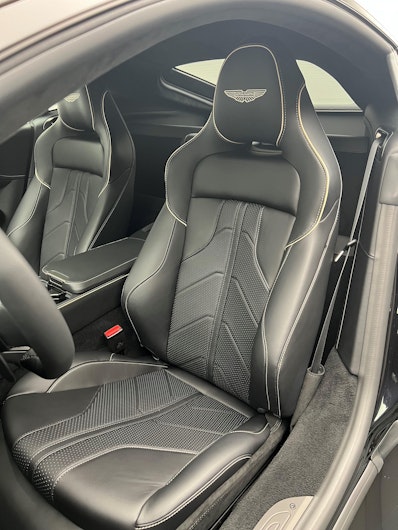 Vehicle image ASTON MARTIN V12 Vantage