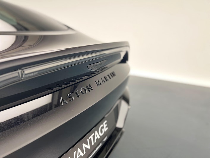 Vehicle image ASTON MARTIN V12 Vantage