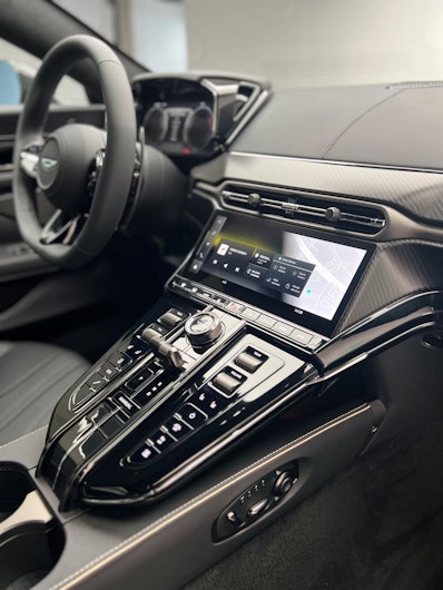 Vehicle image ASTON MARTIN V12 Vantage