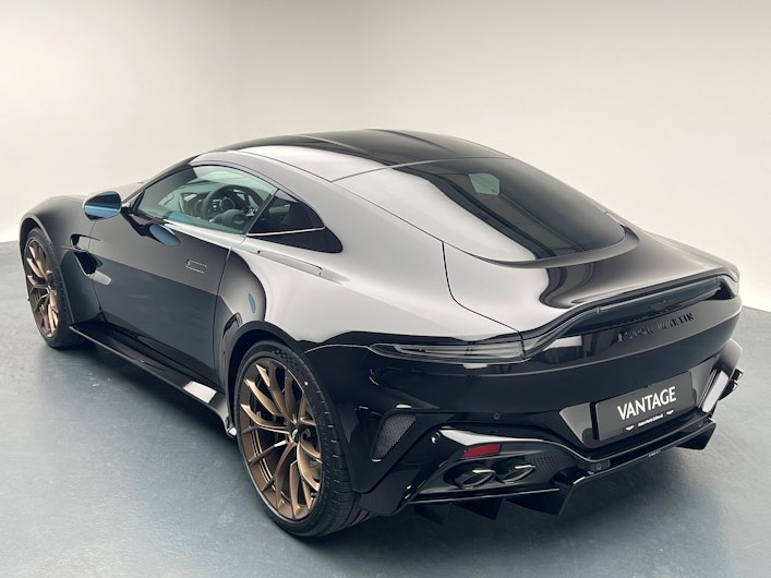 Vehicle image ASTON MARTIN V12 Vantage