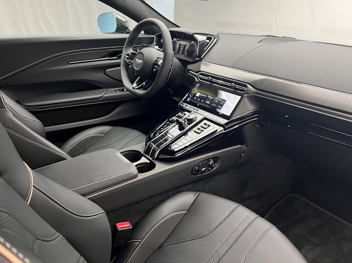 Vehicle image ASTON MARTIN V12 Vantage