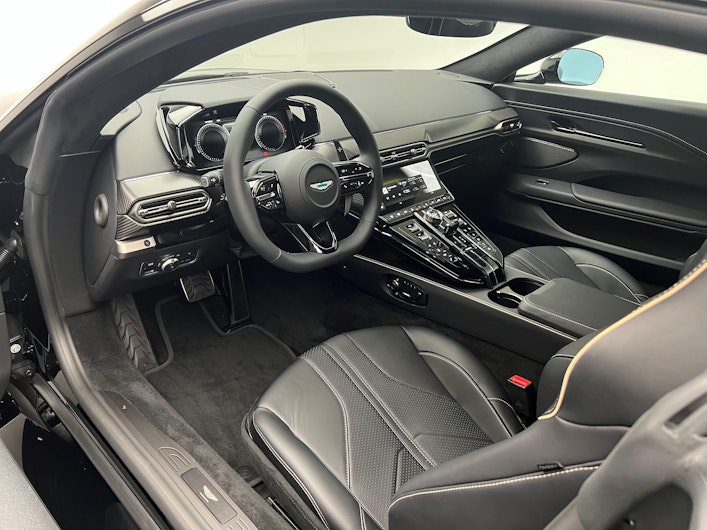 Vehicle image ASTON MARTIN V12 Vantage