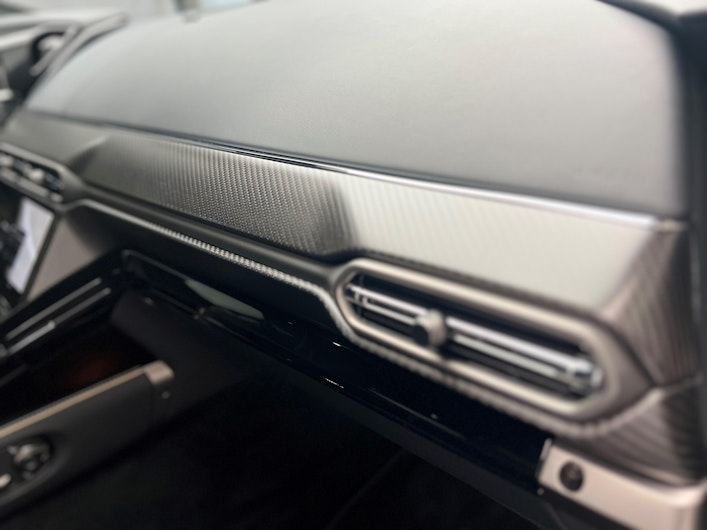 Vehicle image ASTON MARTIN V12 Vantage