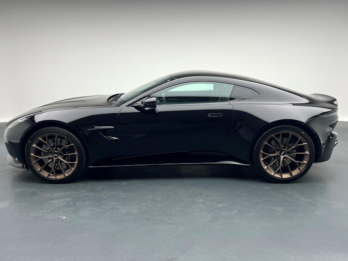 Vehicle image ASTON MARTIN V12 Vantage