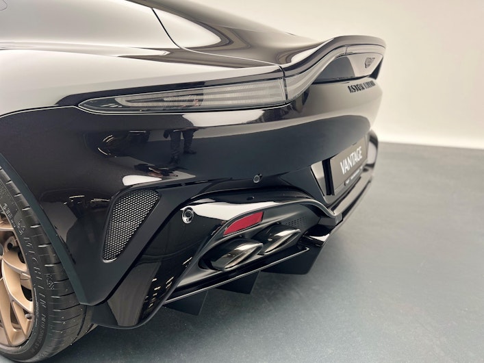 Vehicle image ASTON MARTIN V12 Vantage