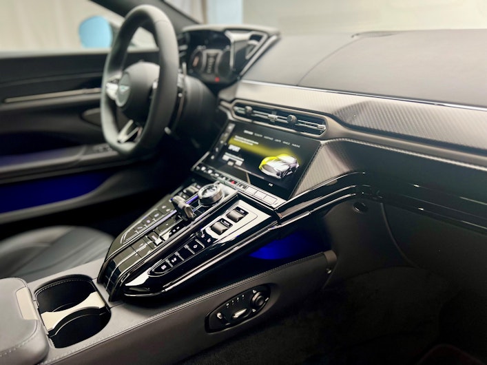 Vehicle image ASTON MARTIN V12 Vantage