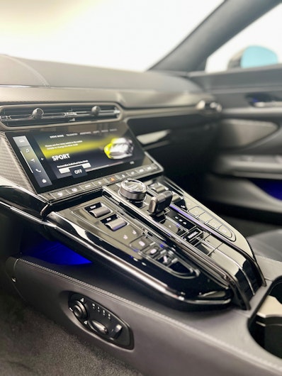 Vehicle image ASTON MARTIN V12 Vantage