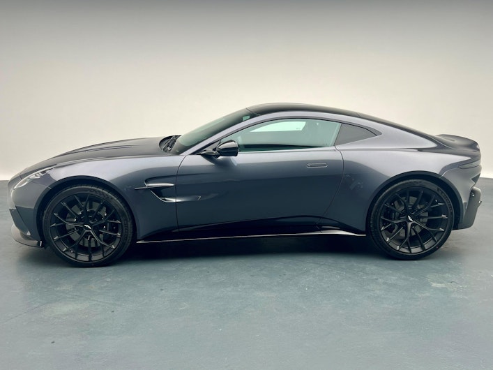 Vehicle image ASTON MARTIN V12 Vantage