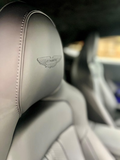 Vehicle image ASTON MARTIN V12 Vantage