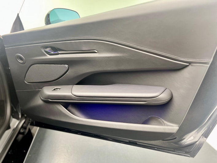 Vehicle image ASTON MARTIN V12 Vantage