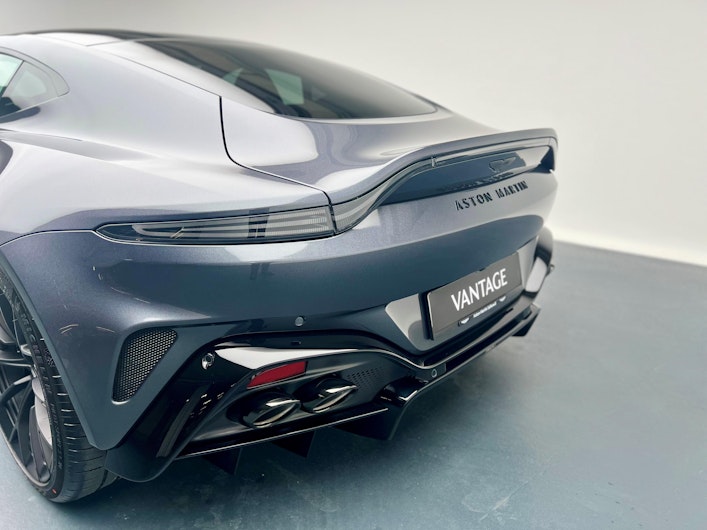 Vehicle image ASTON MARTIN V12 Vantage