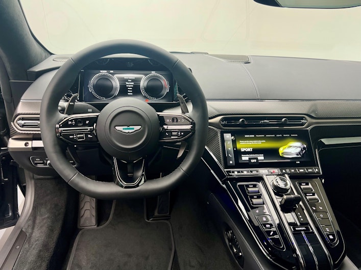 Vehicle image ASTON MARTIN V12 Vantage