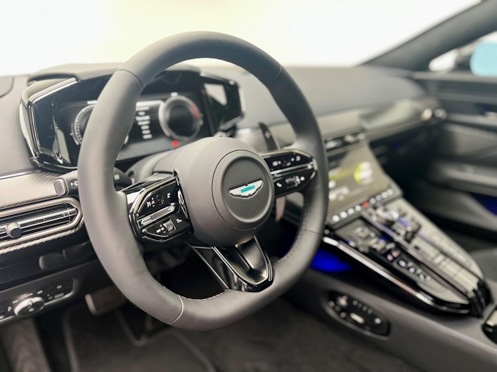 Vehicle image ASTON MARTIN V12 Vantage