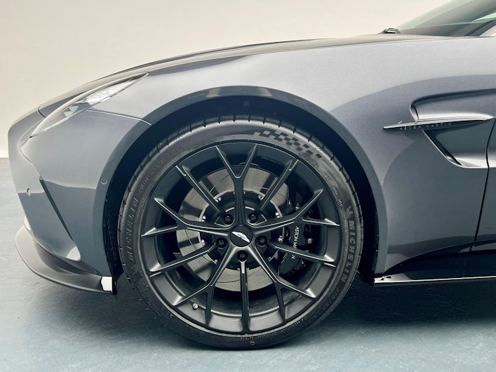 Vehicle image ASTON MARTIN V12 Vantage