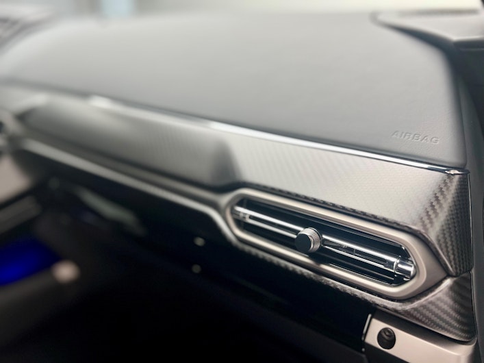 Vehicle image ASTON MARTIN V12 Vantage