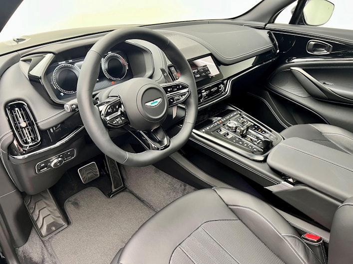 Vehicle image ASTON MARTIN DBX