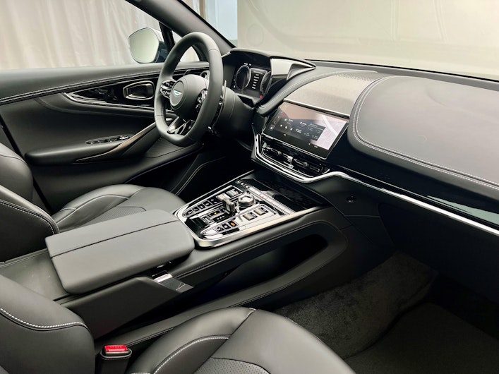 Vehicle image ASTON MARTIN DBX