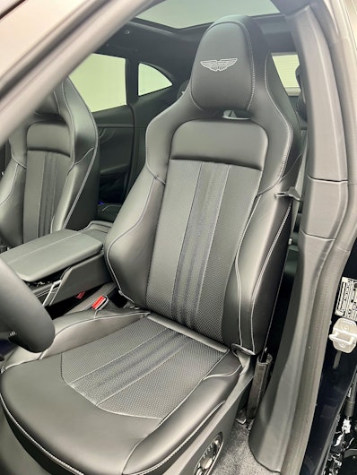 Vehicle image ASTON MARTIN DBX