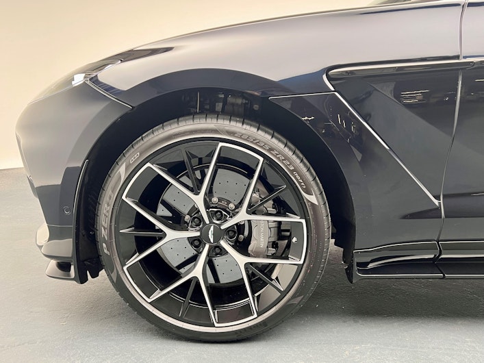 Vehicle image ASTON MARTIN DBX