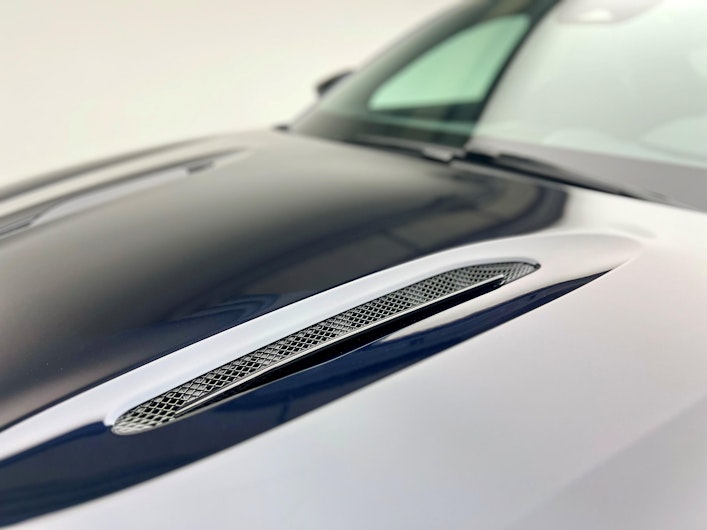 Vehicle image ASTON MARTIN DBX