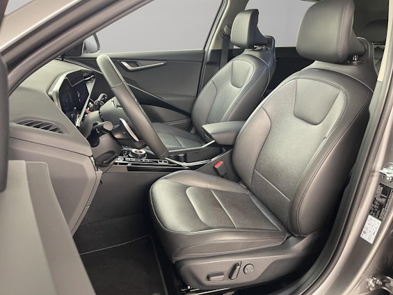 Vehicle image 6 Vehicle image 6