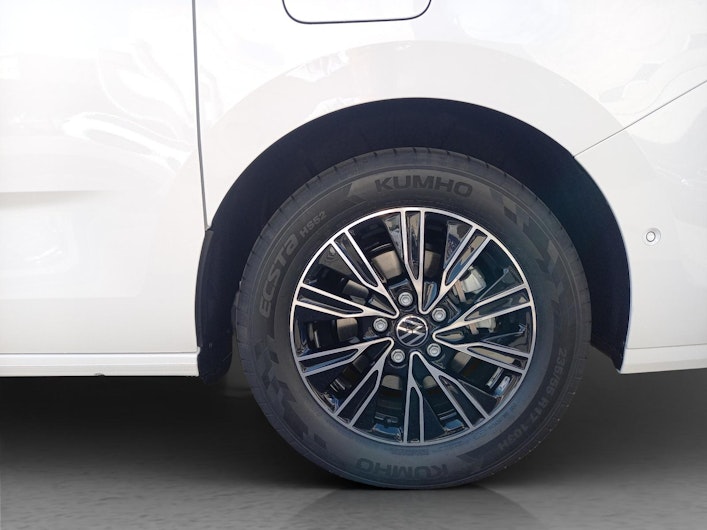 Vehicle image TOYOTA C-HR