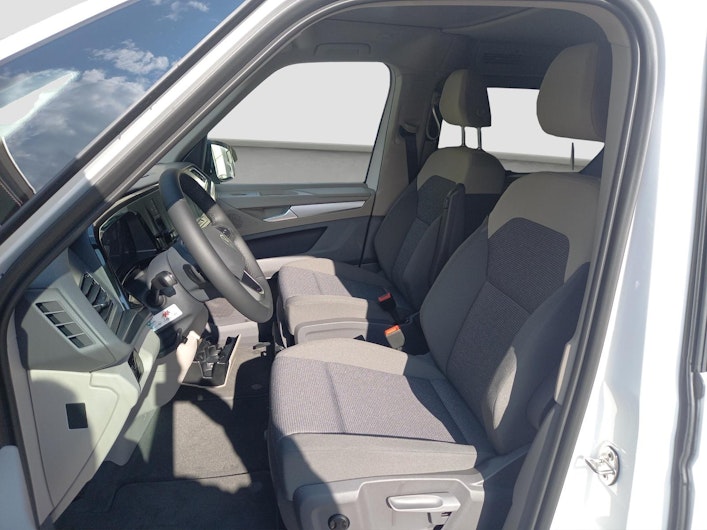 Vehicle image TOYOTA C-HR